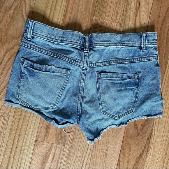 Free People Light Blue Wash Cut Off Distressed Stretch Denim Shorts EUC Size 24 - Picture 2 of 8